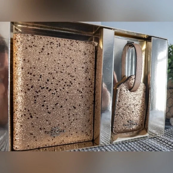 Coach Star Rose Gold Glitter Passport Cover and Luggage Tag NWT - Picture 2 of 7